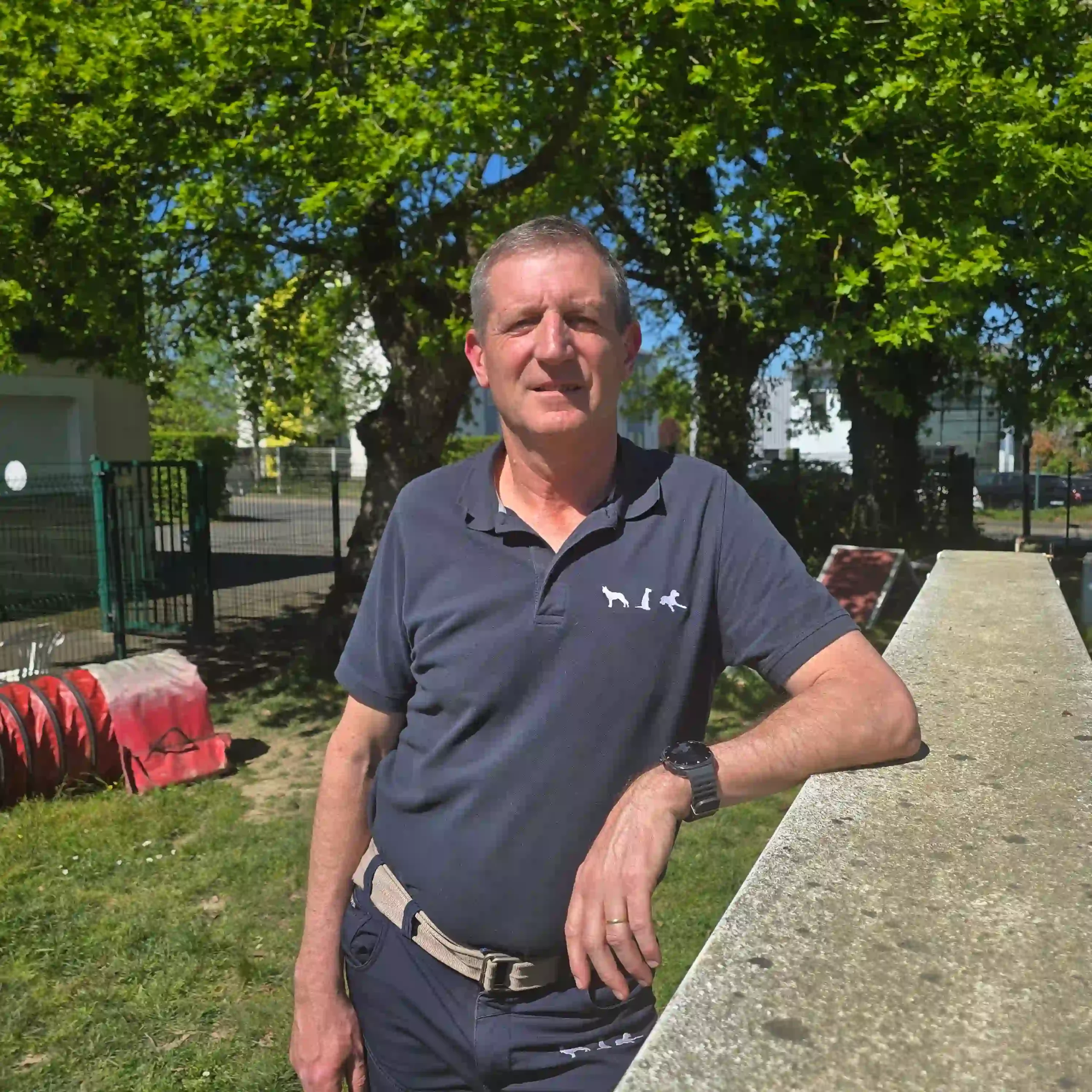 Consultant / Éducateur canin professionnel, formé en éducation, comportement et coaching.